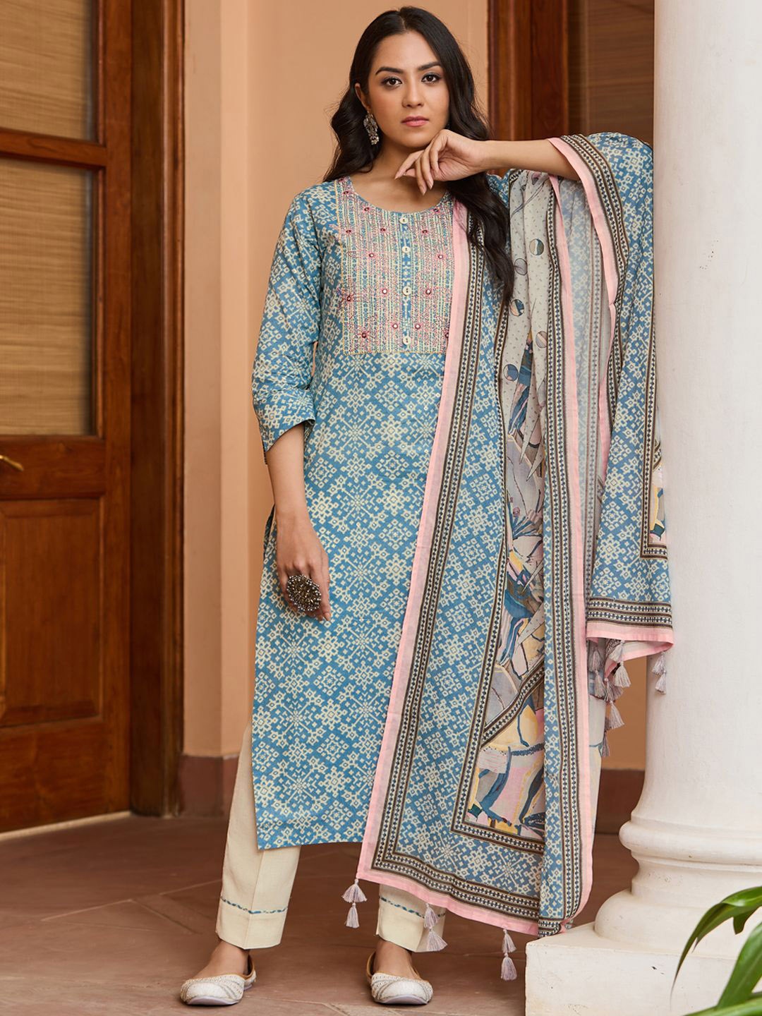 WOMEN PLUS Ethnic Motifs Printed Thread Work Straight Kurta With Trousers & Dupatta, Blue
WOMEN PLUS Ethnic Motifs Printed Thread Work Straight Kurta With Trousers & Dupatta, Blue