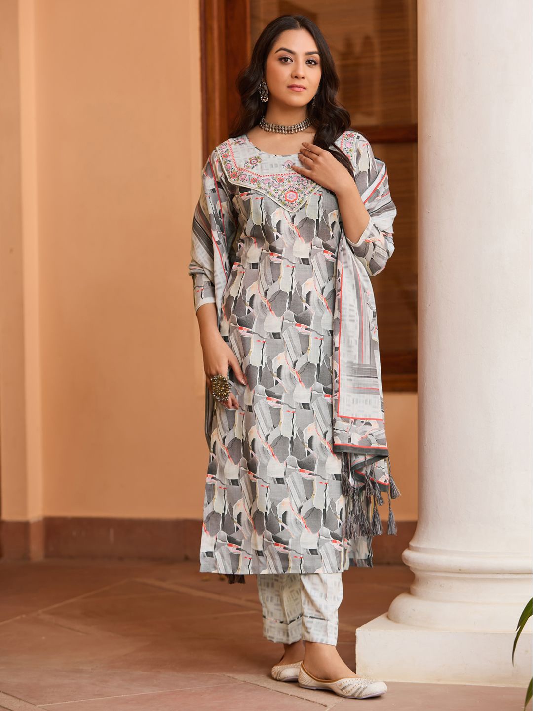WOMEN PLUS Abstract Printed Thread Work Straight Kurta With Trousers & Dupatta, Grey
WOMEN PLUS Abstract Printed Thread Work Straight Kurta With Trousers & Dupatta, Grey