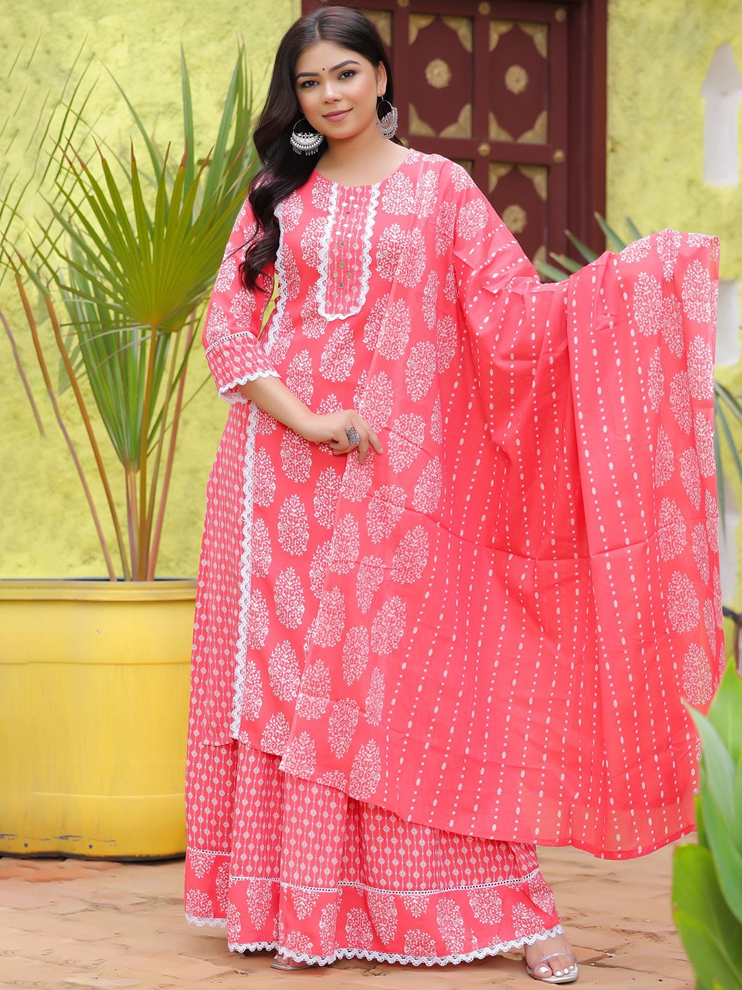 PARTHVI Floral Printed Regular Thread Work Kurta with Skirt & With Dupatta, Pink
PARTHVI Floral Printed Regular Thread Work Kurta with Skirt & With Dupatta, Pink