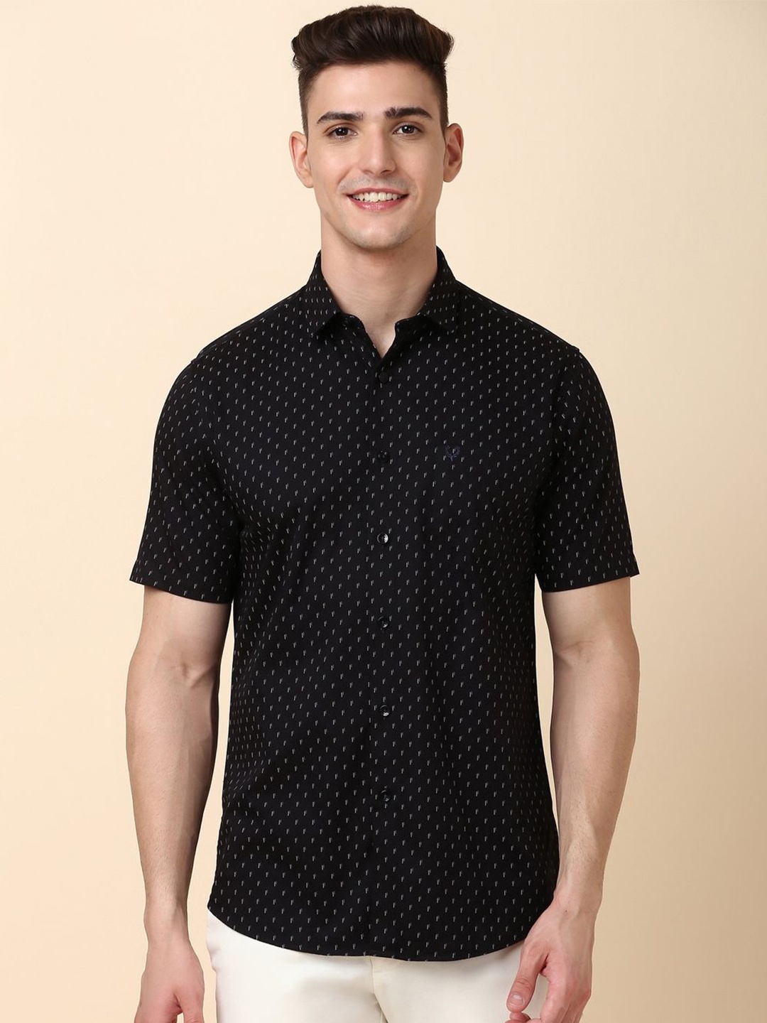 Allen Solly Men Micro Ditsy Printed Spread Collar Slim Fit Pure Cotton Casual Shirt, Black
Allen Solly Men Micro Ditsy Printed Spread Collar Slim Fit Pure Cotton Casual Shirt, Black