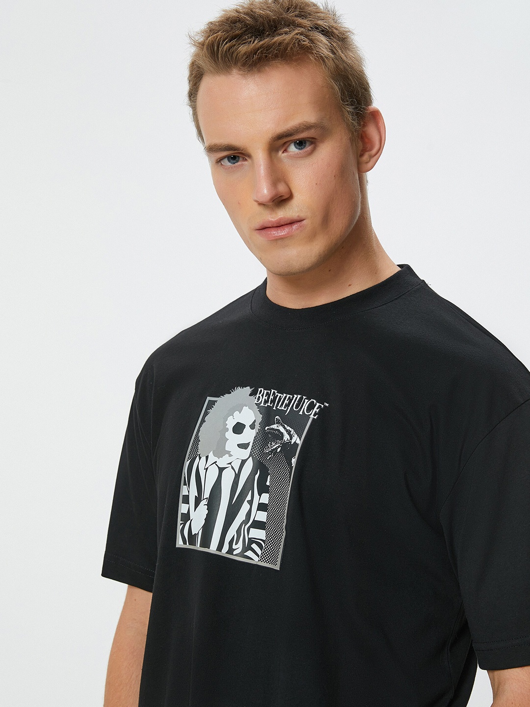 Koton Men Round Neck Graphic Printed Pure Cotton Drop Shoulder Sleeves Longline T-shirt, Black
Koton Men Round Neck Graphic Printed Pure Cotton Drop Shoulder Sleeves Longline T-shirt, Black