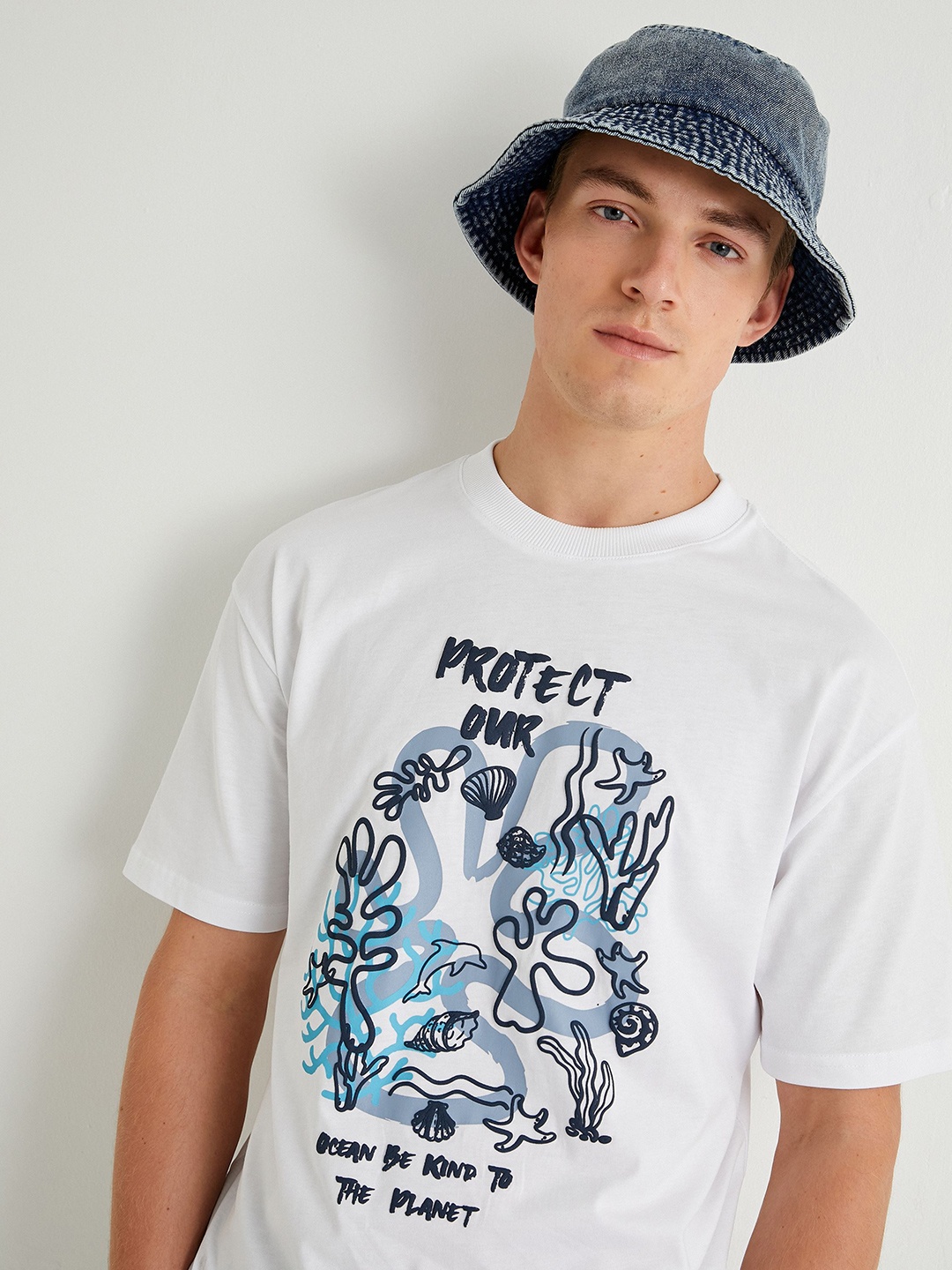 Koton Men Round Neck Graphic Printed Pure Cotton Drop Shoulder Sleeves T-shirt, White
Koton Men Round Neck Graphic Printed Pure Cotton Drop Shoulder Sleeves T-shirt, White