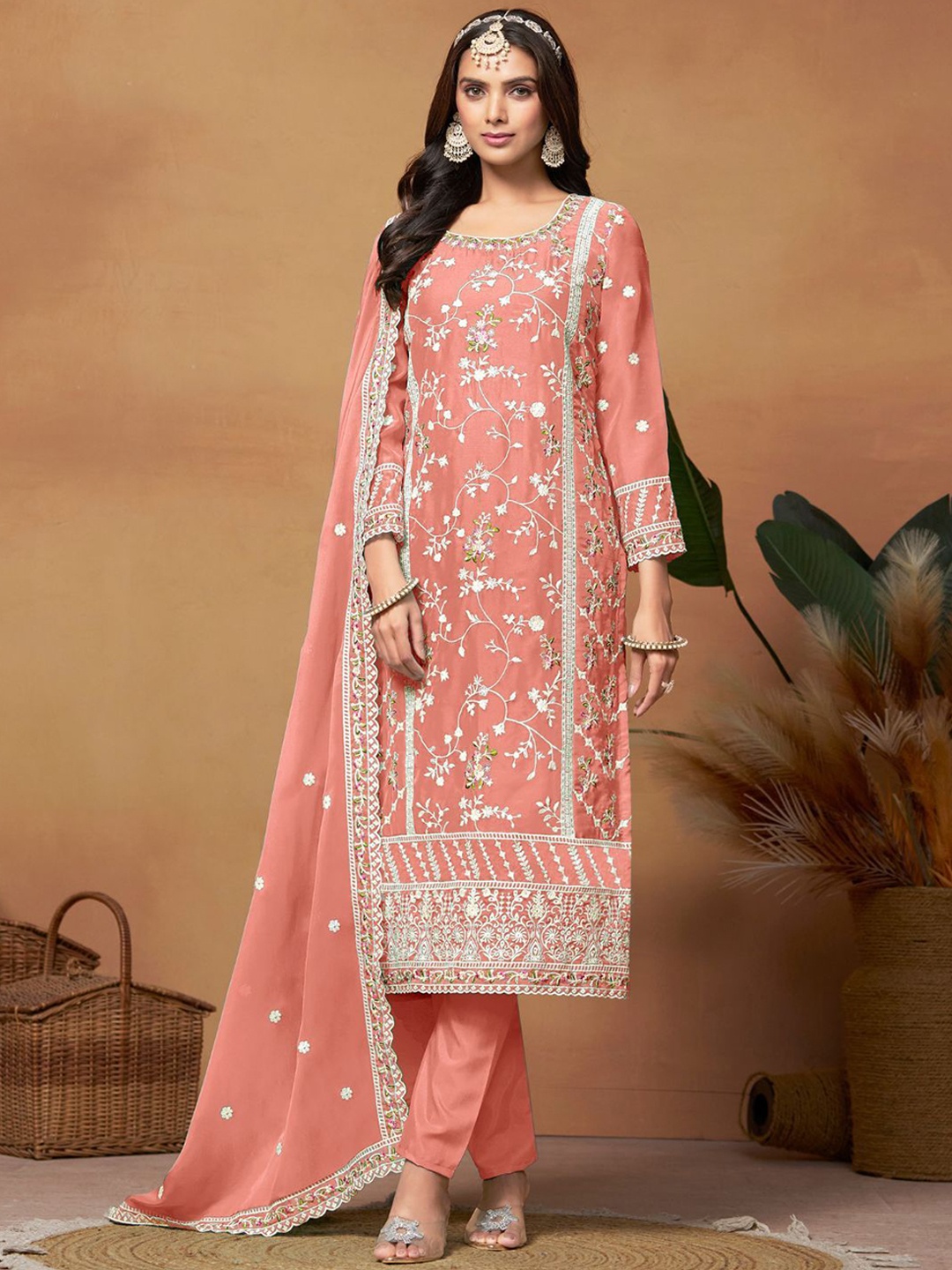 ODETTE Women Floral Embroidered Regular Thread Work Kurta with Trousers & With Dupatta, Peach
ODETTE Women Floral Embroidered Regular Thread Work Kurta with Trousers & With Dupatta, Peach