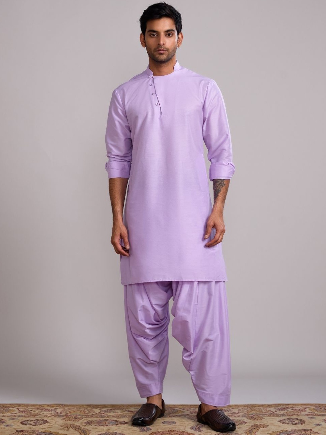 Abhishti Mandarin Collar Long Sleeves Above Knee Straight Kurta with Salwar, Lavender
Abhishti Mandarin Collar Long Sleeves Above Knee Straight Kurta with Salwar, Lavender