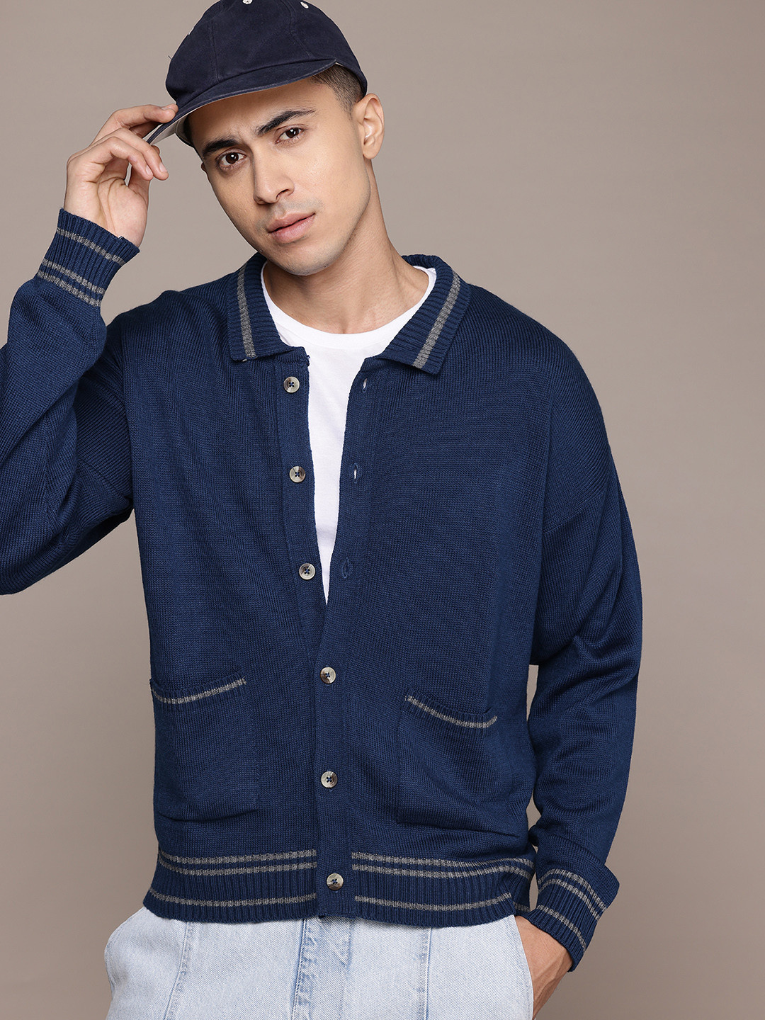 Roadster Stripe Detailed Drop-Shoulder Pure Acrylic Buttoned & Collared Cardigan, Navy blue
Roadster Stripe Detailed Drop-Shoulder Pure Acrylic Buttoned & Collared Cardigan, Navy blue
