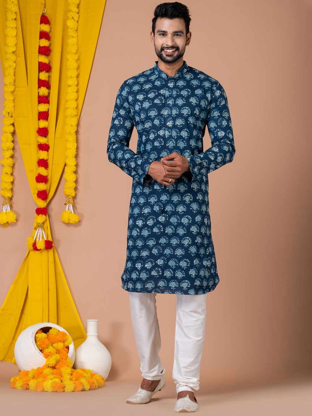 HU - Handcrafted Uniquely Ethnic Motifs Printed Mandarin Collar Straight Kurta & Pyjamas, Navy blue
HU - Handcrafted Uniquely Ethnic Motifs Printed Mandarin Collar Straight Kurta & Pyjamas, Navy blue