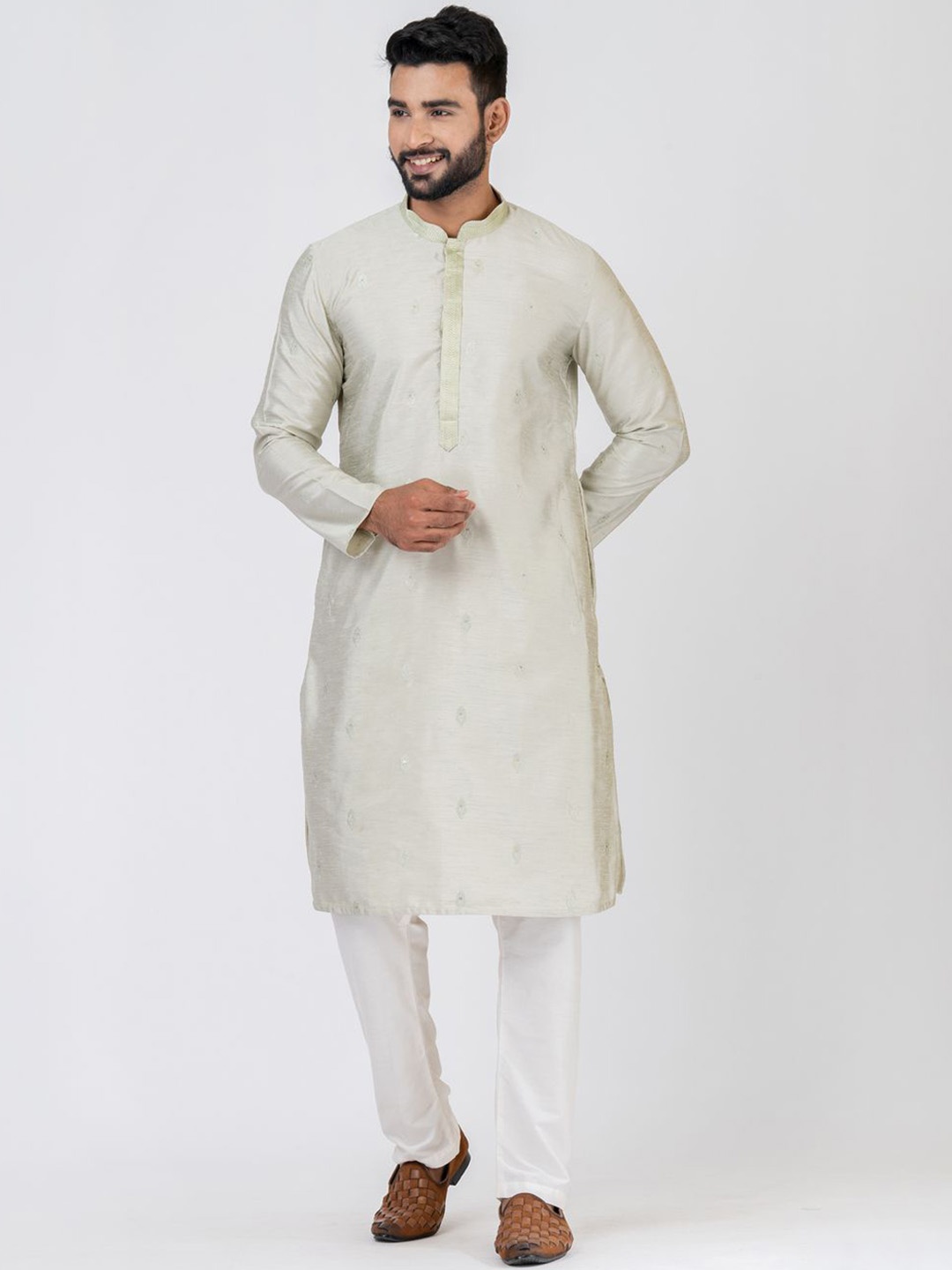 HU - Handcrafted Uniquely Ethnic Motifs Embroidered Thread Work Kurta With Pyjamas, Green
HU - Handcrafted Uniquely Ethnic Motifs Embroidered Thread Work Kurta With Pyjamas, Green