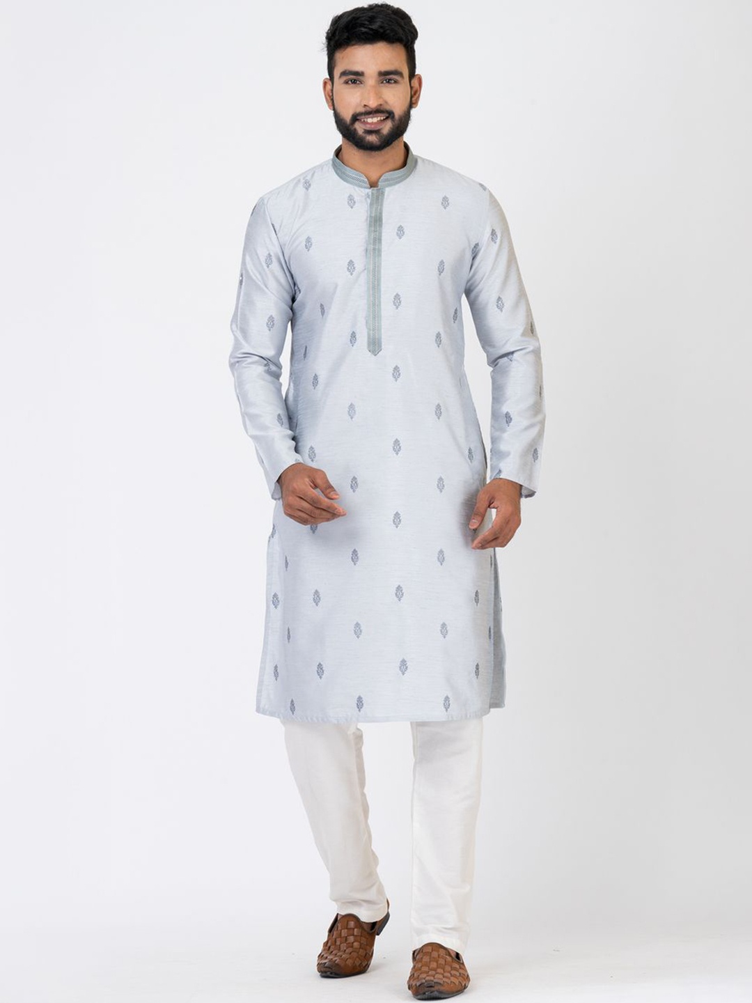 HU - Handcrafted Uniquely Ethnic Motifs Embroidered Sequinned Straight Kurta with Pyjamas, Blue
HU - Handcrafted Uniquely Ethnic Motifs Embroidered Sequinned Straight Kurta with Pyjamas, Blue
