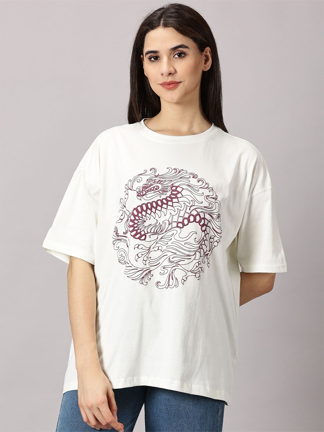 THE HOLLANDER Women Graphic Printed Cotton Drop-Shoulder Sleeves Oversized T-shirt, Off white
THE HOLLANDER Women Graphic Printed Cotton Drop-Shoulder Sleeves Oversized T-shirt, Off white