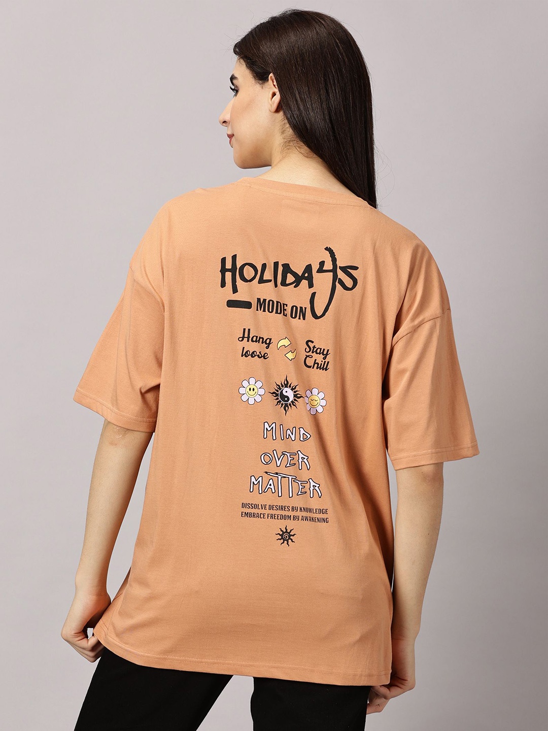 THE HOLLANDER Women Typography Printed Cotton Drop-Shoulder Sleeves Oversized T-shirt, Peach
THE HOLLANDER Women Typography Printed Cotton Drop-Shoulder Sleeves Oversized T-shirt, Peach