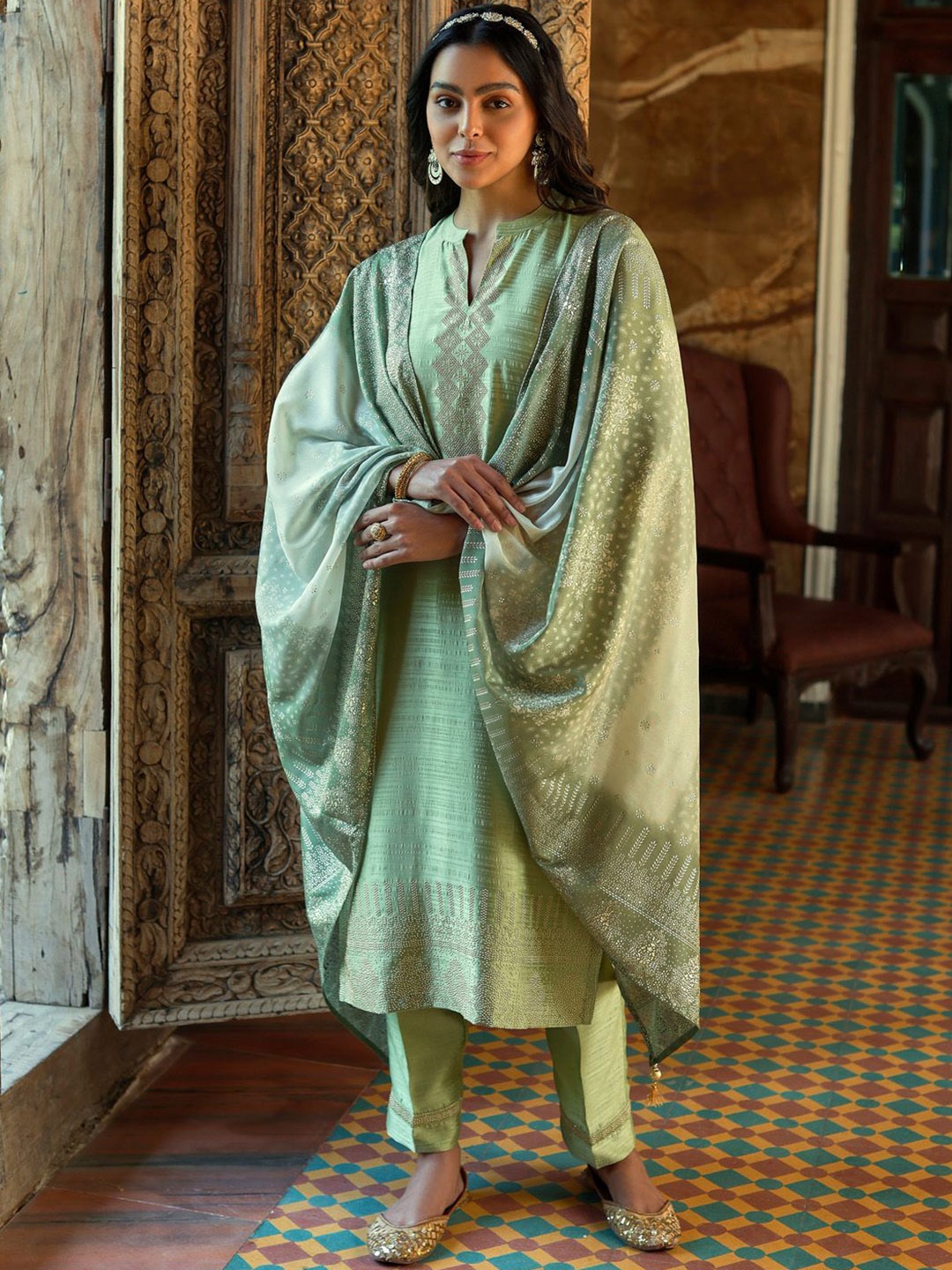 WOMEN PLUS Women Embroidered Regular Beads and Stones Kurta with Trousers & With Dupatta, Green
WOMEN PLUS Women Embroidered Regular Beads and Stones Kurta with Trousers & With Dupatta, Green