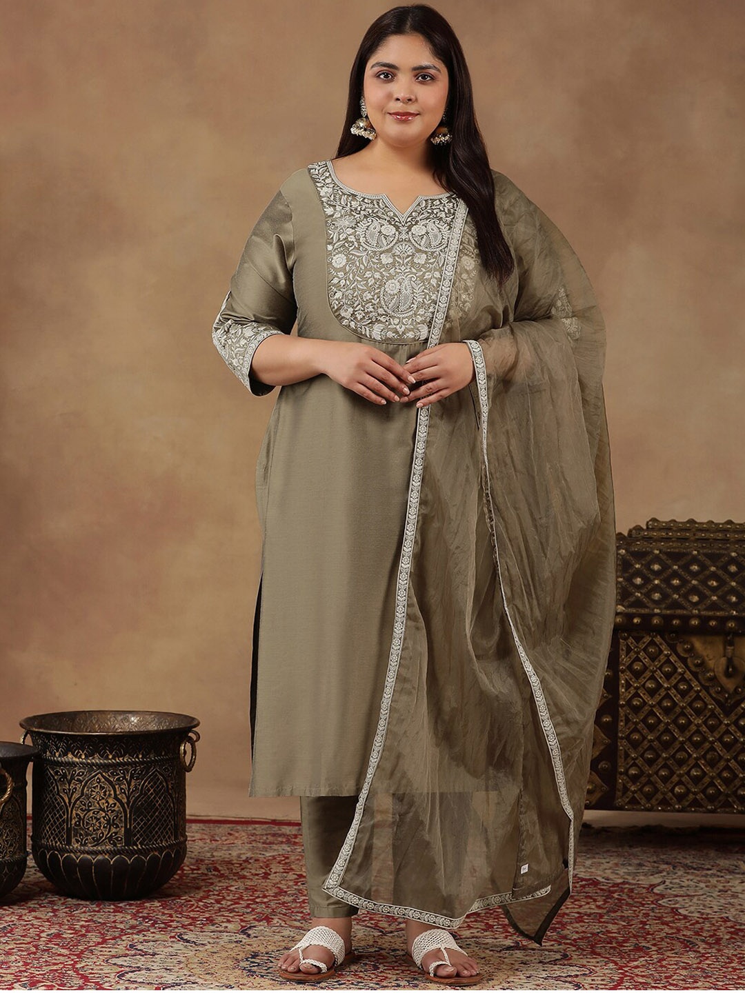 INDDUS PLUS Plus Size Floral Embroidered Thread Work Kurta With Trousers & Dupatta, Grey
INDDUS PLUS Plus Size Floral Embroidered Thread Work Kurta With Trousers & Dupatta, Grey