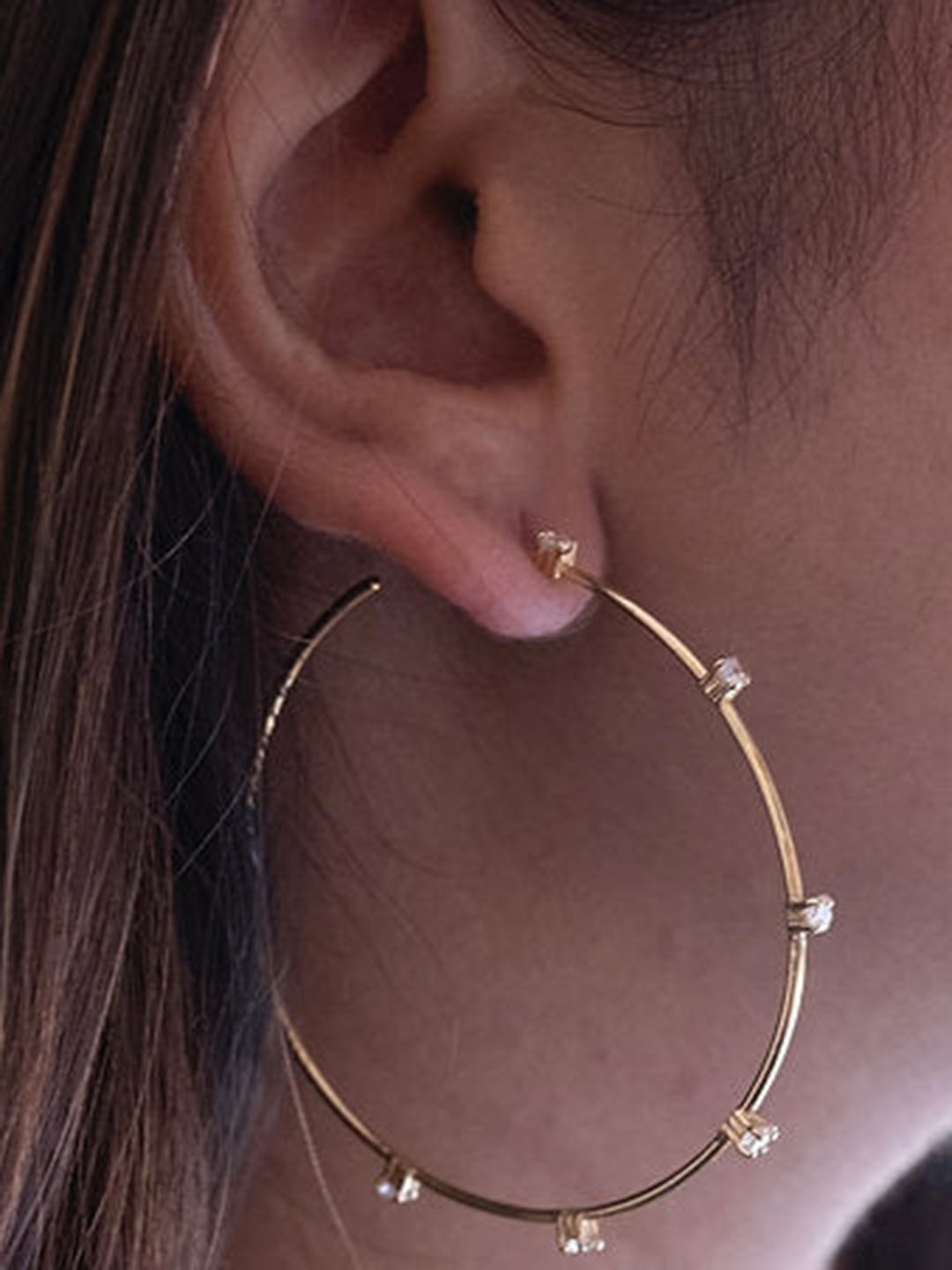 Anushka Jain Jewellery Gold-Plated Sterling Silver Cubic Zirconia Classic Hoop Earrings
Anushka Jain Jewellery Gold-Plated Sterling Silver Cubic Zirconia Classic Hoop Earrings