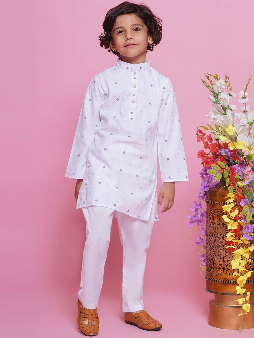 Little Bansi Boys Geometric Woven Design Mandarin Collar Pure Cotton Kurta With Pyjamas, White
Little Bansi Boys Geometric Woven Design Mandarin Collar Pure Cotton Kurta With Pyjamas, White
