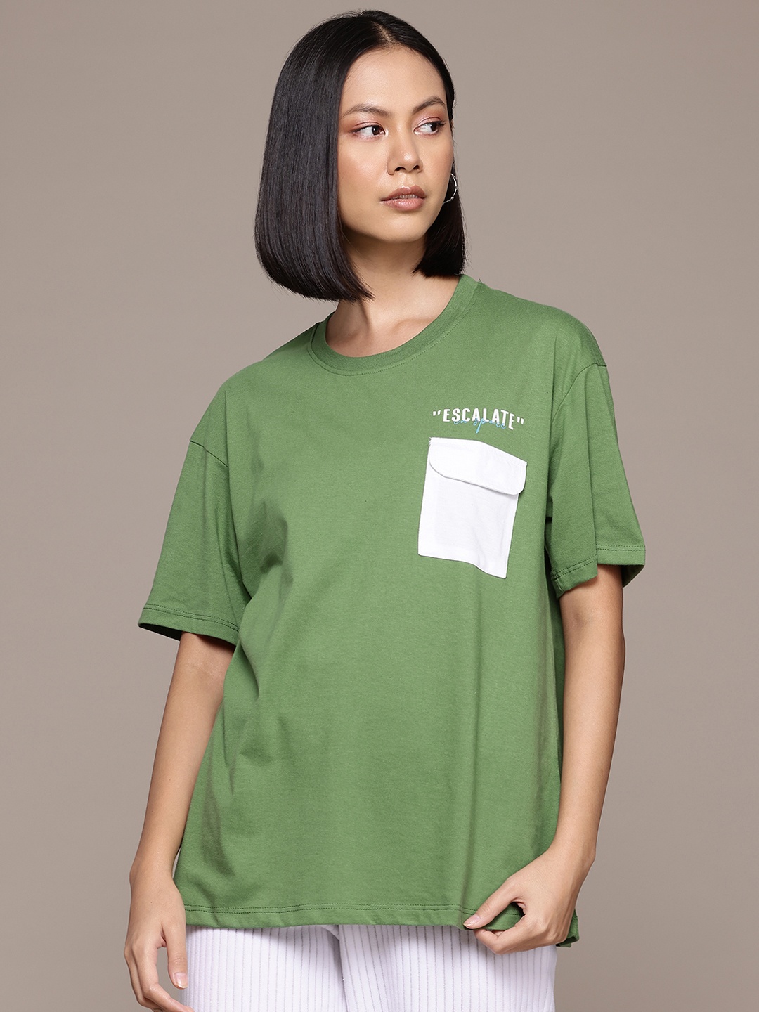 The Roadster Lifestyle Co. Typography Printed Drop-Shoulder Sleeves Pure Cotton T-shirt, Green
The Roadster Lifestyle Co. Typography Printed Drop-Shoulder Sleeves Pure Cotton T-shirt, Green