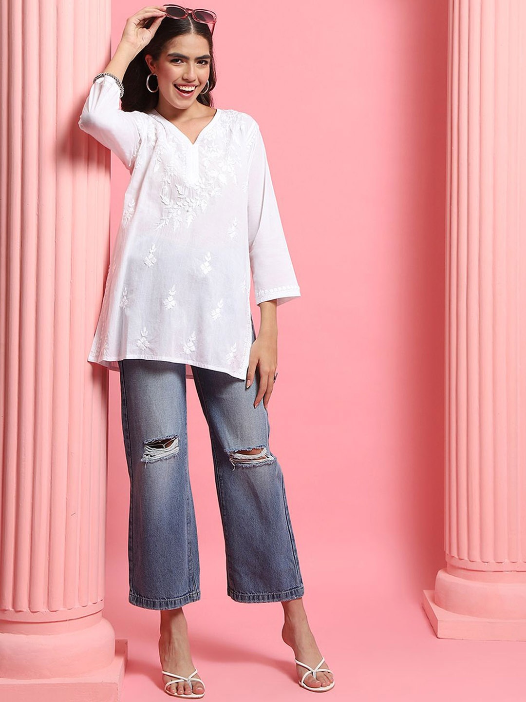 House of Chikankari Floral Embroidered V-Neck Cotton Chikankari Straight Short Kurti, White
House of Chikankari Floral Embroidered V-Neck Cotton Chikankari Straight Short Kurti, White