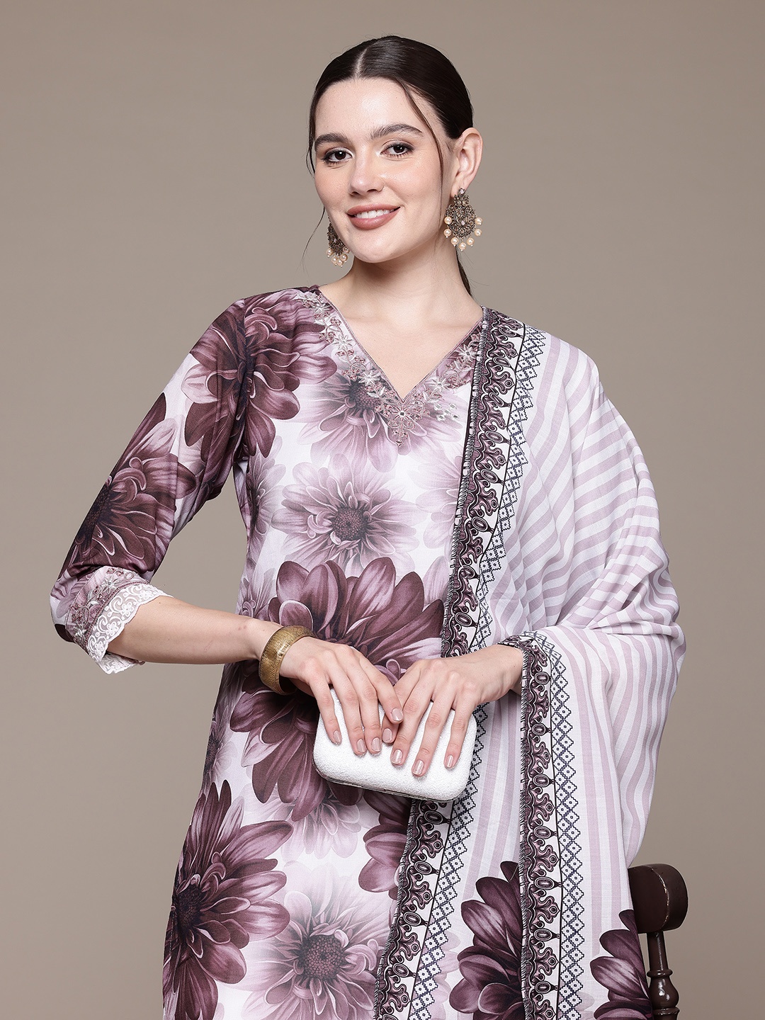 Readiprint Women Floral Printed Regular Thread Work Linen Kurta with Palazzos & With Dupatta, Violet
Readiprint Women Floral Printed Regular Thread Work Linen Kurta with Palazzos & With Dupatta, Violet