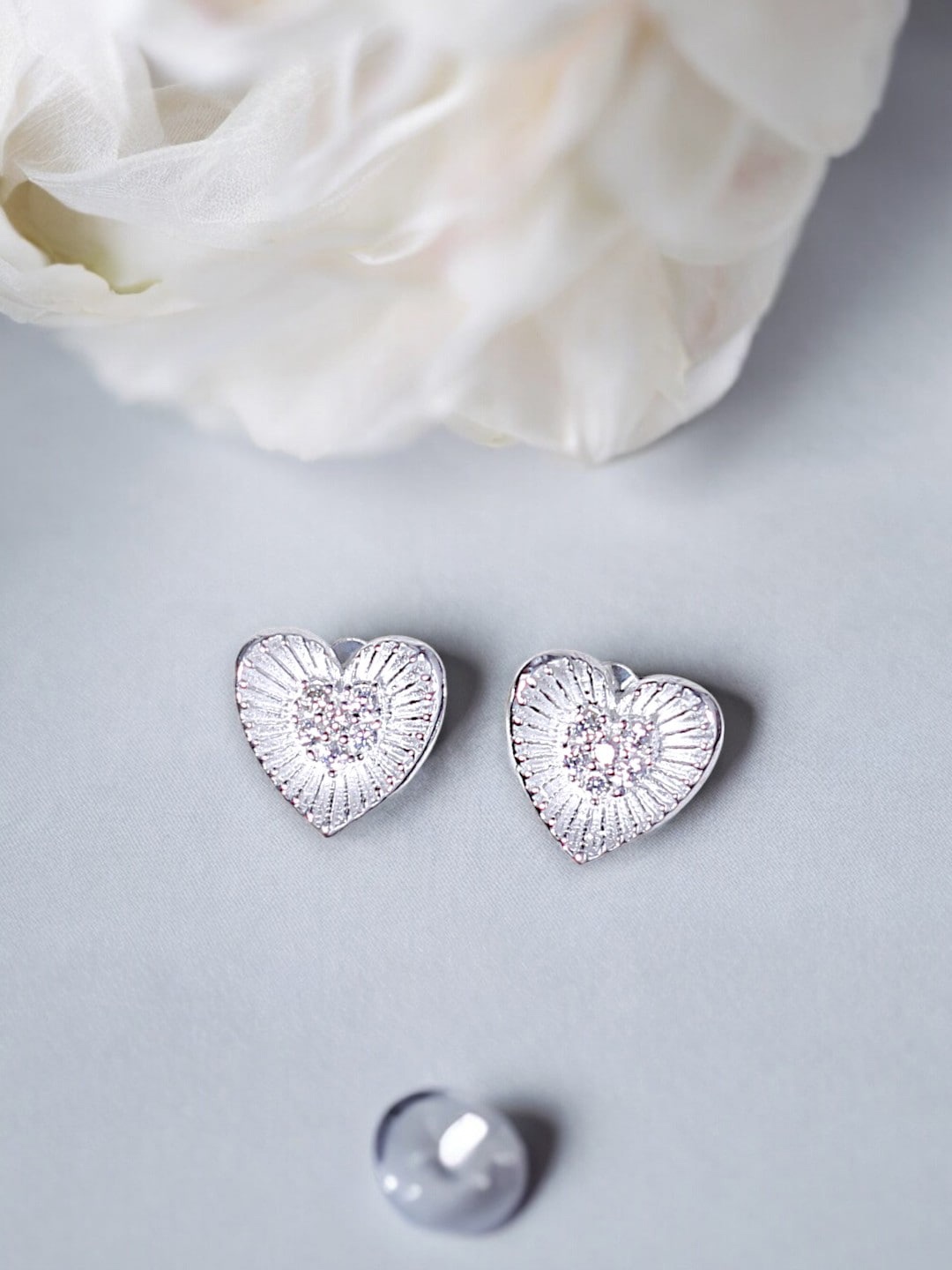 Taraash Silver-Plated 925 Sterling Silver Cubic Zirconia Heart Shaped Studs Earrings
Taraash Silver-Plated 925 Sterling Silver Cubic Zirconia Heart Shaped Studs Earrings