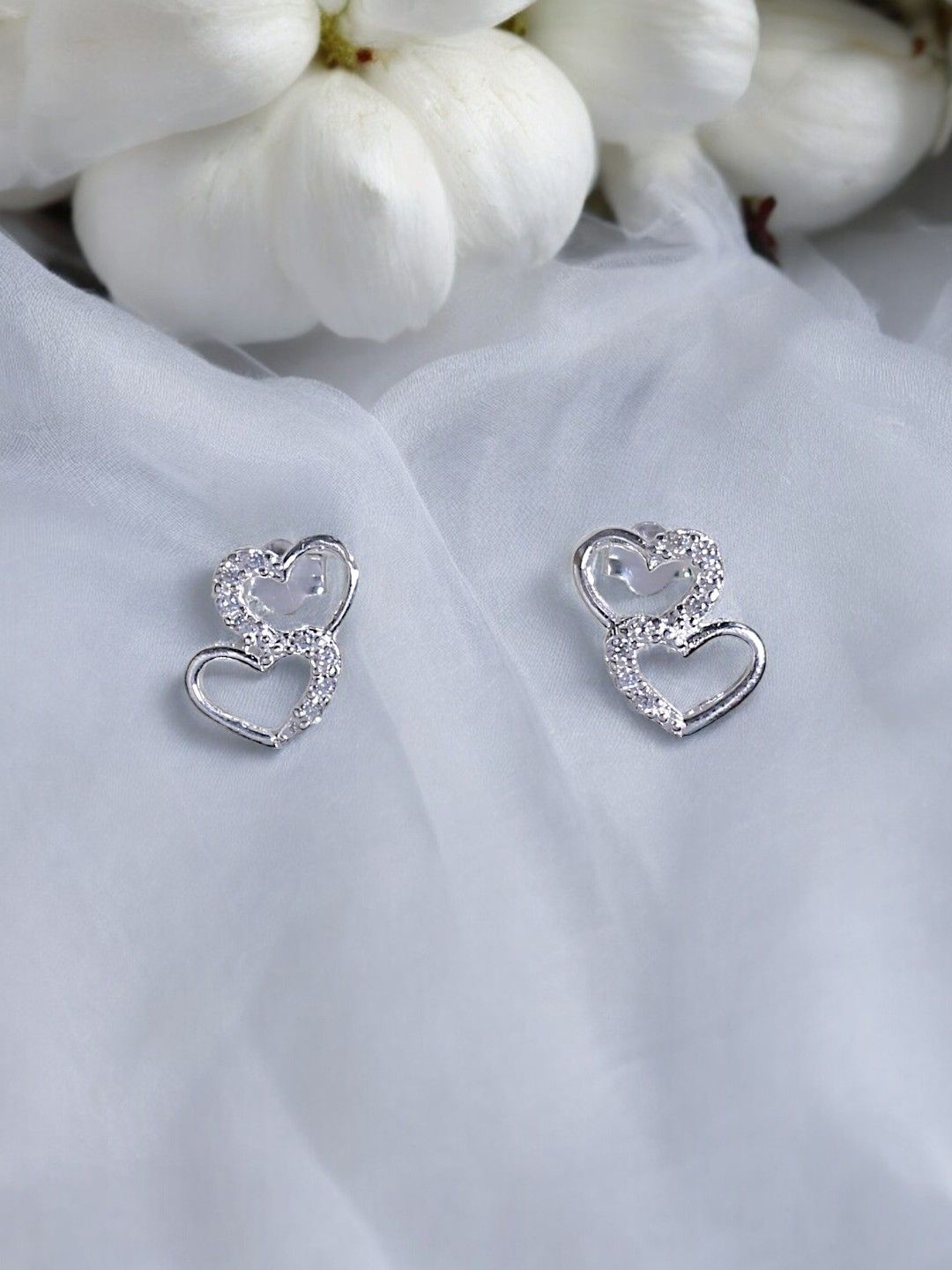 Taraash Silver-Plated 925 Sterling Silver Cubic Zirconia Heart Shaped Studs Earrings
Taraash Silver-Plated 925 Sterling Silver Cubic Zirconia Heart Shaped Studs Earrings