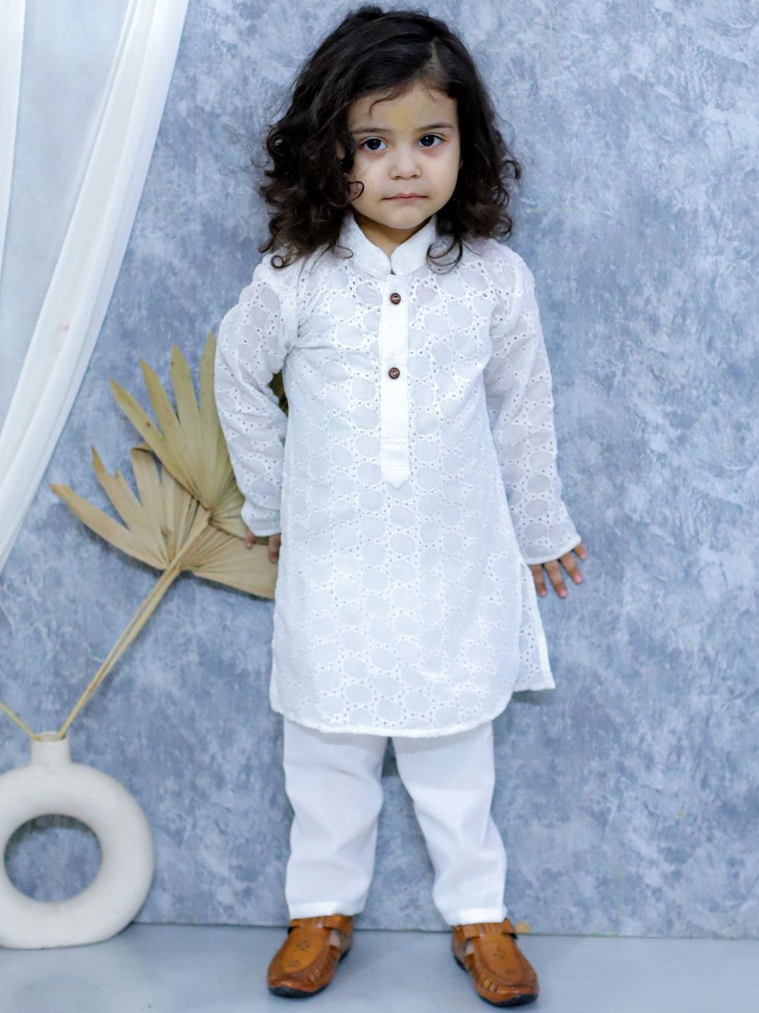BownBee Boys Geometric Embroidered Regular Pure Cotton Straight Kurta With Pyjamas, White
BownBee Boys Geometric Embroidered Regular Pure Cotton Straight Kurta With Pyjamas, White