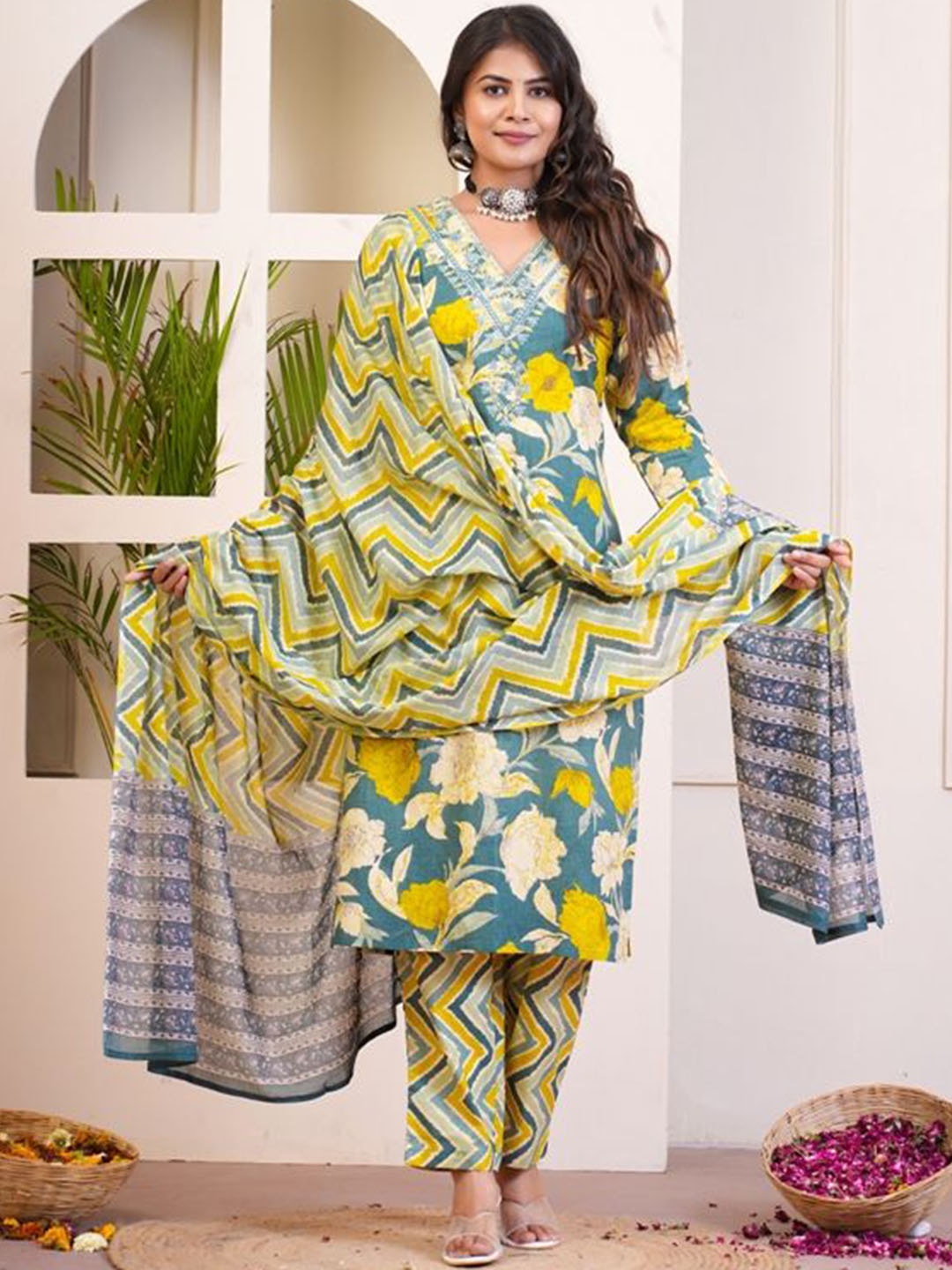 GULABI LEAF Floral Printed Sequinned Pure Cotton Straight Kurta With Trouser & Dupatta, Green
GULABI LEAF Floral Printed Sequinned Pure Cotton Straight Kurta With Trouser & Dupatta, Green