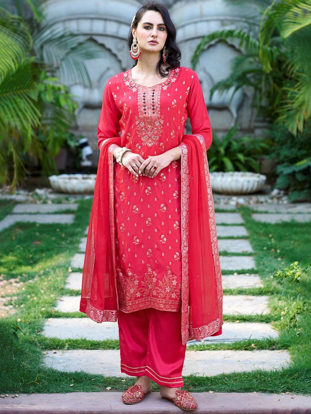 VredeVogel Floral Embroidered Beads & Stones Straight Kurta With Trousers & Dupatta, Pink
VredeVogel Floral Embroidered Beads & Stones Straight Kurta With Trousers & Dupatta, Pink