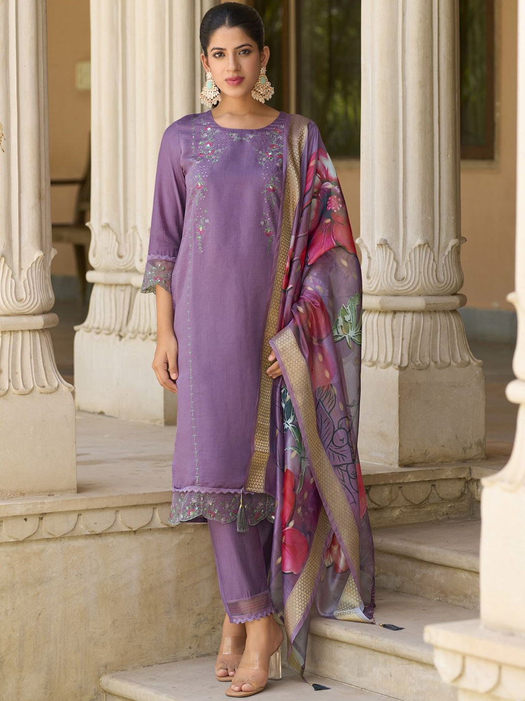 VredeVogel Floral Embroidered Thread Work Straight Kurta With Trousers & Dupatta, Lavender
VredeVogel Floral Embroidered Thread Work Straight Kurta With Trousers & Dupatta, Lavender