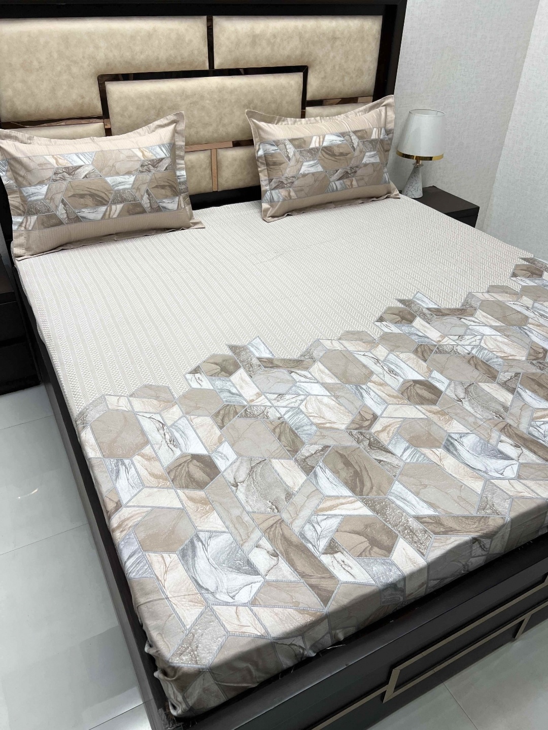Pure Decor Brown & White Geometric 330 TC Pure Cotton King Bedsheet with 2 Pillow Covers
Pure Decor Brown & White Geometric 330 TC Pure Cotton King Bedsheet with 2 Pillow Covers
