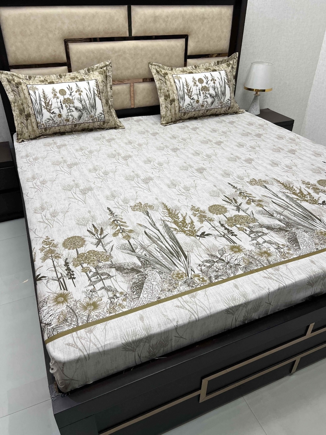 Pure Decor Brown & White Floral 330 TC Pure Cotton King Bedsheet with 2 Pillow Covers
Pure Decor Brown & White Floral 330 TC Pure Cotton King Bedsheet with 2 Pillow Covers