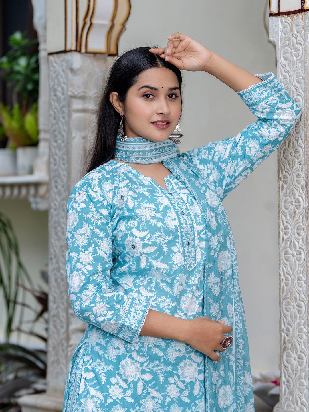 Jasoriya Floral Printed Regular Pure Cotton Straight Kurta With Pyjamas & Dupatta, Turquoise blue
Jasoriya Floral Printed Regular Pure Cotton Straight Kurta With Pyjamas & Dupatta, Turquoise blue