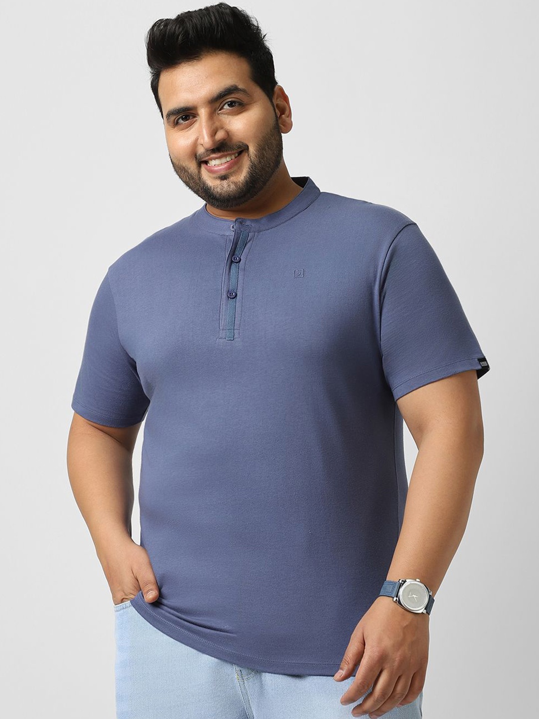 Urbano Plus Men's Indigo Blue Solid Mandarin Collar Regular Fit Half Sleeve Cotton T-Shirt
Urbano Plus Men's Indigo Blue Solid Mandarin Collar Regular Fit Half Sleeve Cotton T-Shirt