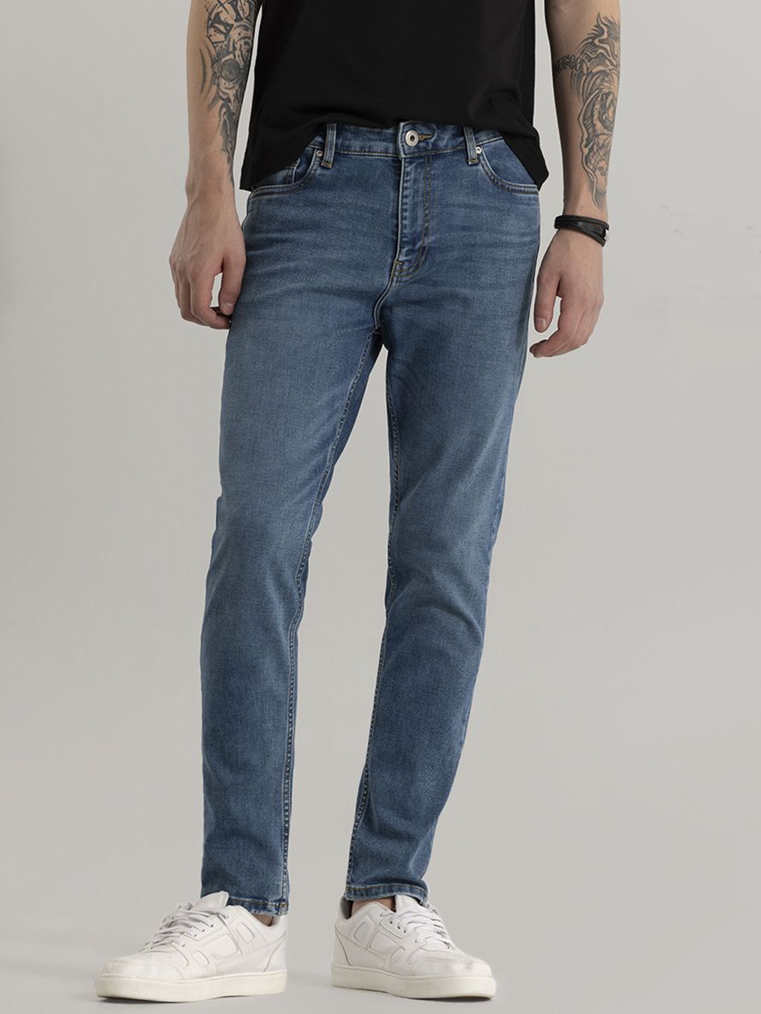 Snitch Men Classic Mid-Rise Slim Fit Low Distress Light Fade Stretchable Jeans, Navy blue
Snitch Men Classic Mid-Rise Slim Fit Low Distress Light Fade Stretchable Jeans, Navy blue