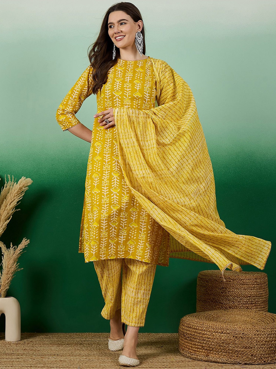 SERONA FABRICS Women Floral Printed Pure Cotton Kurta With Trousers & Dupatta, Yellow
SERONA FABRICS Women Floral Printed Pure Cotton Kurta With Trousers & Dupatta, Yellow