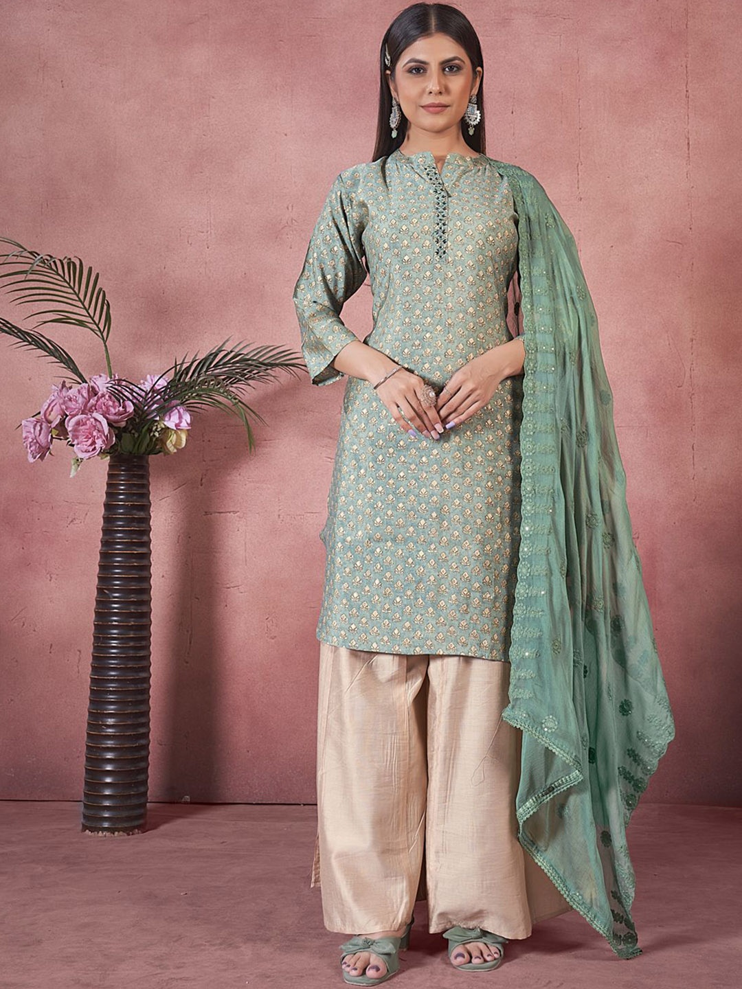 STYLE SAMSARA Floral Printed Mandarin Collar Thread Work Kurta with Palazzos & Dupatta, Green
STYLE SAMSARA Floral Printed Mandarin Collar Thread Work Kurta with Palazzos & Dupatta, Green