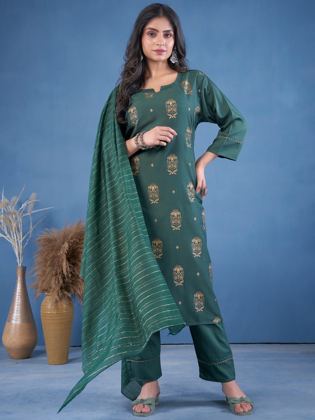 STYLE SAMSARA Ethnic Motifs Printed Regular Straight Kurta With Trousers & Dupatta, Green
STYLE SAMSARA Ethnic Motifs Printed Regular Straight Kurta With Trousers & Dupatta, Green