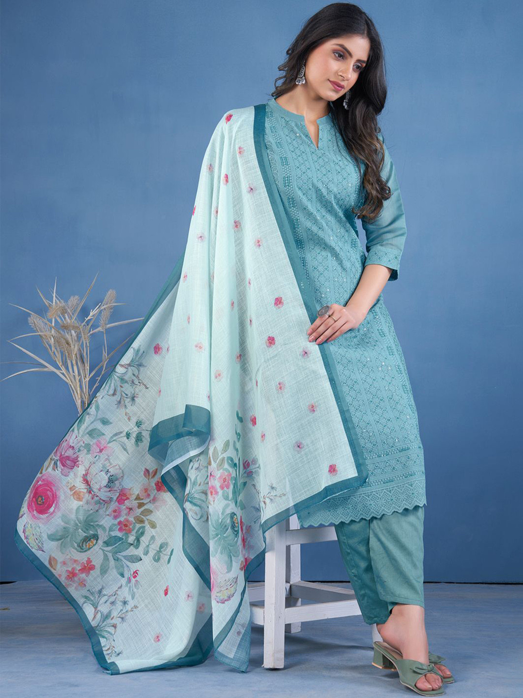MINGORA Ethnic Motifs Embroidered Chikankari Pure Silk Kurta With Trousers & Dupatta, Sea green
MINGORA Ethnic Motifs Embroidered Chikankari Pure Silk Kurta With Trousers & Dupatta, Sea green