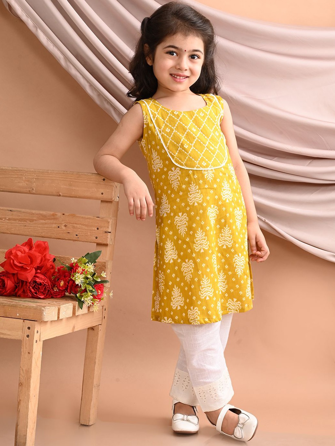 Here&Now X Kinder Kids Girls Floral Printed Pure Cotton Straight Kurta With Trouser, Yellow
Here&Now X Kinder Kids Girls Floral Printed Pure Cotton Straight Kurta With Trouser, Yellow