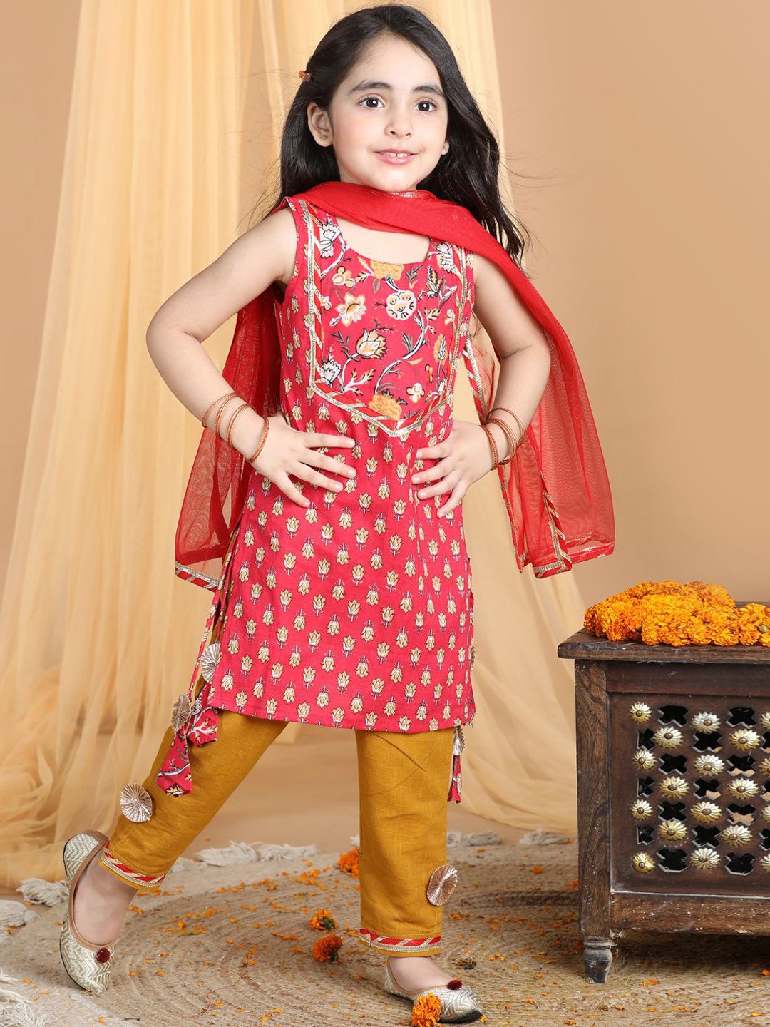 Kinder Kids Girls Floral Printed Pure Cotton Straight Kurta & Trouser & Dupatta, Red
Kinder Kids Girls Floral Printed Pure Cotton Straight Kurta & Trouser & Dupatta, Red