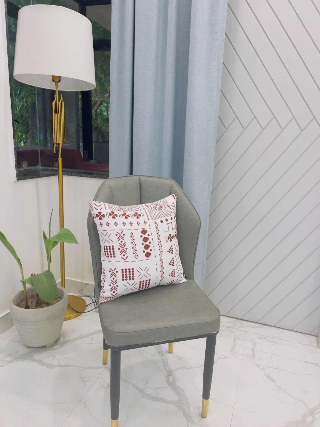 THROWPILLOW White & Brown Geometric Printed Cotton Square Cushion Covers
THROWPILLOW White & Brown Geometric Printed Cotton Square Cushion Covers
