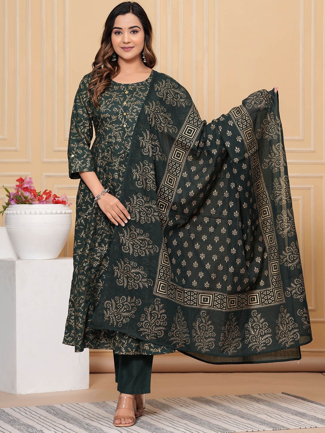 PARTHVI Ethnic Motifs Printed Regular Thread Work Pure Cotton Kurta ,Trousers & Dupatta, Green
PARTHVI Ethnic Motifs Printed Regular Thread Work Pure Cotton Kurta ,Trousers & Dupatta, Green