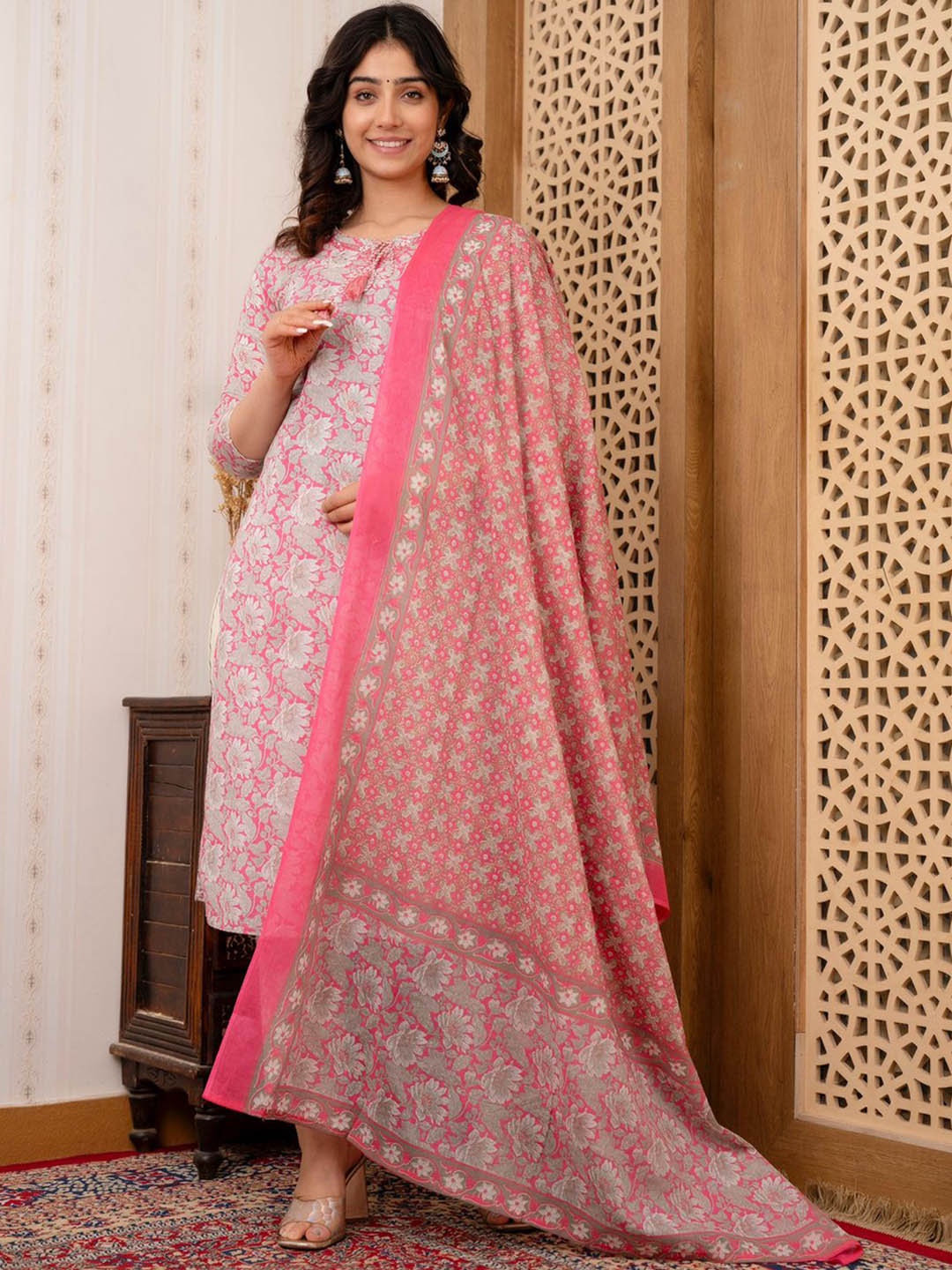 Kesarya Floral Printed Regular Pure Cotton Straight Kurta With Trousers & Dupatta, Pink
Kesarya Floral Printed Regular Pure Cotton Straight Kurta With Trousers & Dupatta, Pink