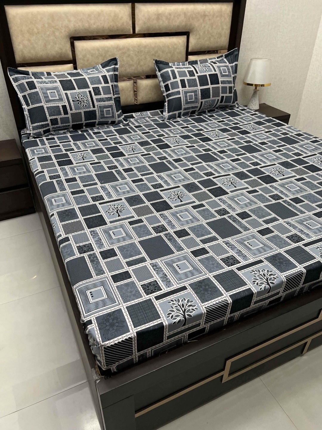 Pure Decor Grey & White Geometric Printed Cotton 350 TC King Bedsheet with 2 Pillow Covers
Pure Decor Grey & White Geometric Printed Cotton 350 TC King Bedsheet with 2 Pillow Covers