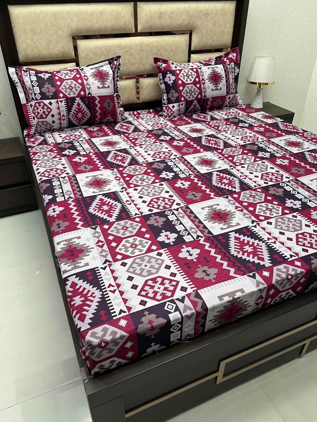 Pure Decor Maroon & White Geometric 350 TC Pure Cotton King Bedsheet with 2 Pillow Covers
Pure Decor Maroon & White Geometric 350 TC Pure Cotton King Bedsheet with 2 Pillow Covers