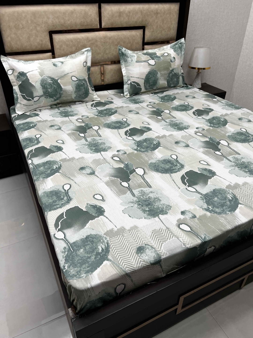 Pure Decor Green & White Floral 350 TC Pure Cotton King Bedsheet with 2 Pillow Covers
Pure Decor Green & White Floral 350 TC Pure Cotton King Bedsheet with 2 Pillow Covers