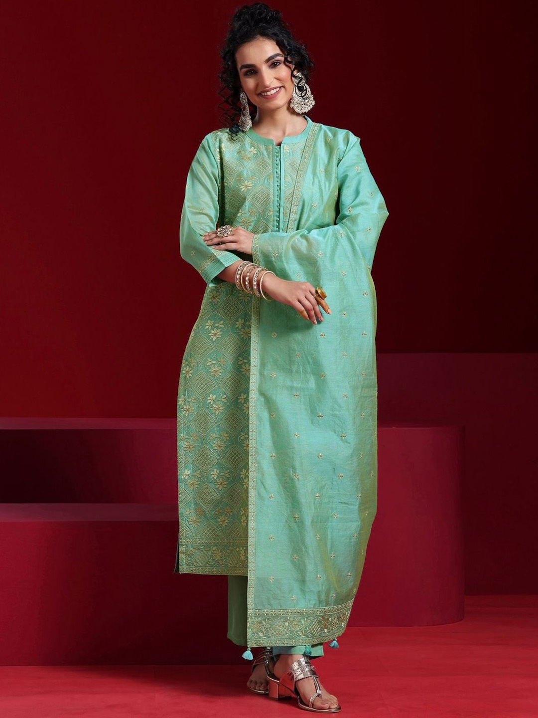 Libas Art Ethnic Motifs Thread Work Chanderi Silk Kurta with Trousers & Dupatta, Green
Libas Art Ethnic Motifs Thread Work Chanderi Silk Kurta with Trousers & Dupatta, Green