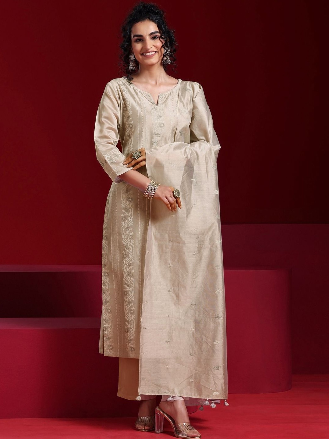Libas Art Floral Embroidered Thread Work Chanderi Silk Kurta with Trousers & Dupatta, Grey
Libas Art Floral Embroidered Thread Work Chanderi Silk Kurta with Trousers & Dupatta, Grey