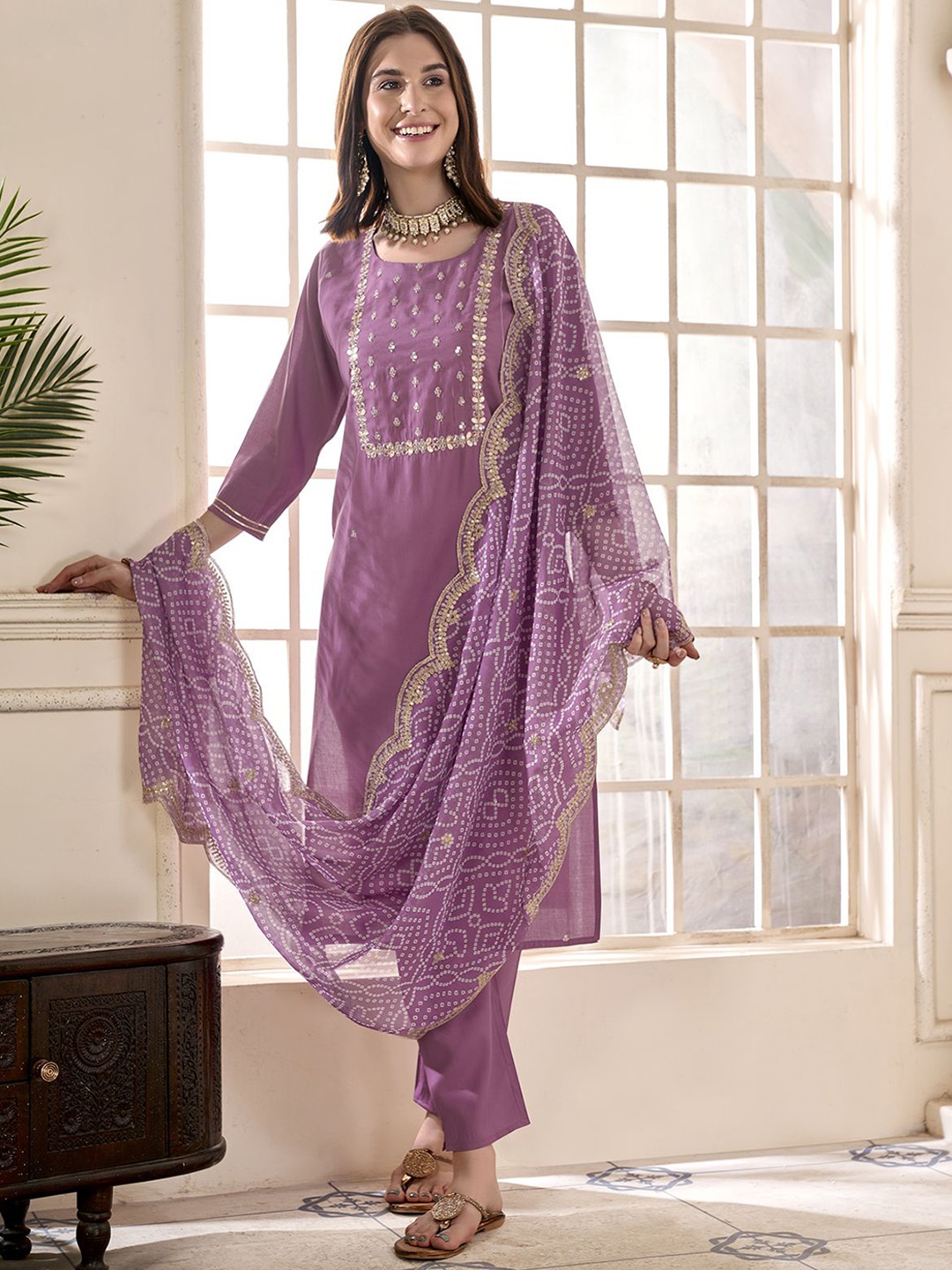 Anouk Women Ethnic Motifs Yoke Design Regular Thread Work Kurta with Trousers & With Dupatta, Mauve
Anouk Women Ethnic Motifs Yoke Design Regular Thread Work Kurta with Trousers & With Dupatta, Mauve