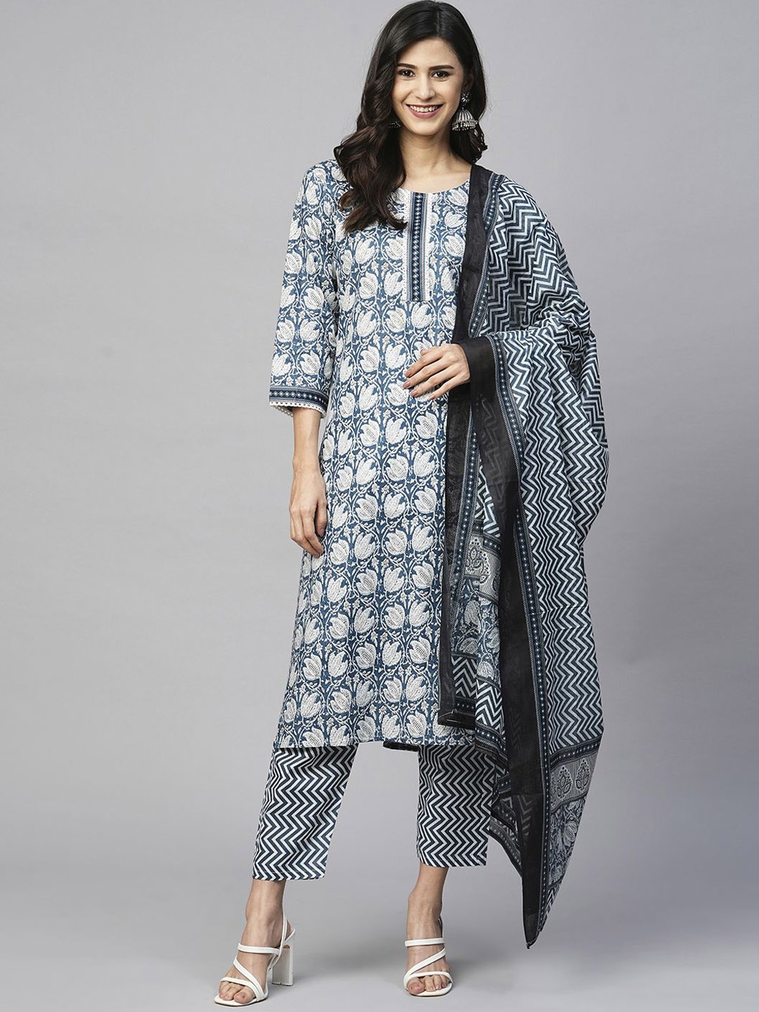KALINI Women Floral Printed Regular Pure Cotton Kurti with Trousers & With Dupatta, Green
KALINI Women Floral Printed Regular Pure Cotton Kurti with Trousers & With Dupatta, Green