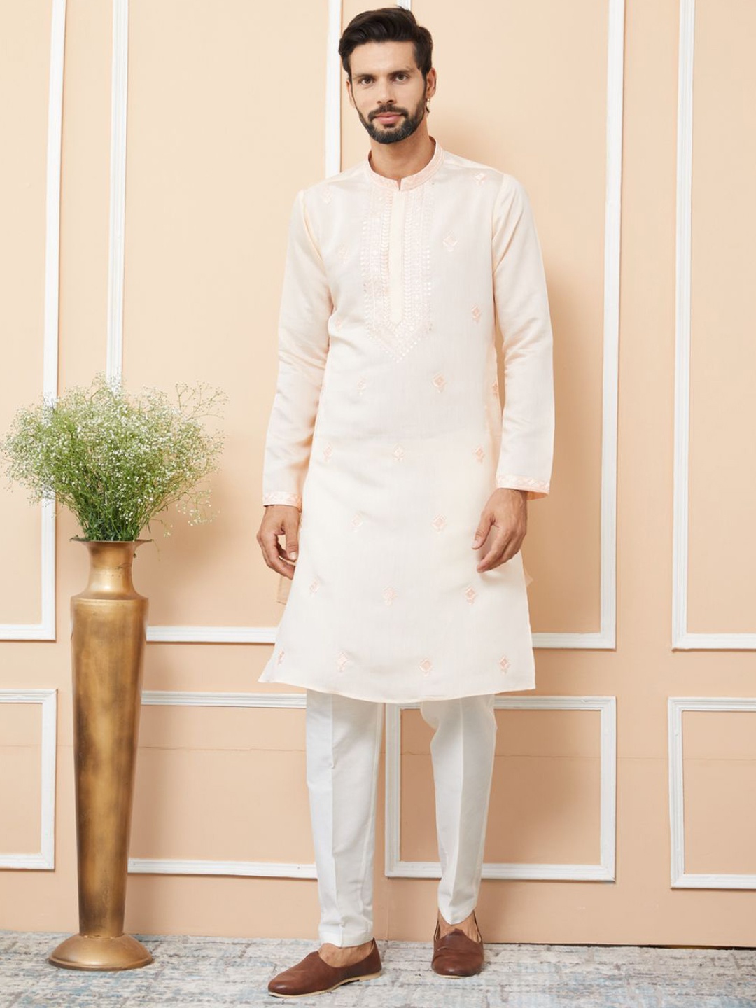 See Designs Men Floral Embroidered Regular Thread Work Kurta with Pyjamas, Peach
See Designs Men Floral Embroidered Regular Thread Work Kurta with Pyjamas, Peach