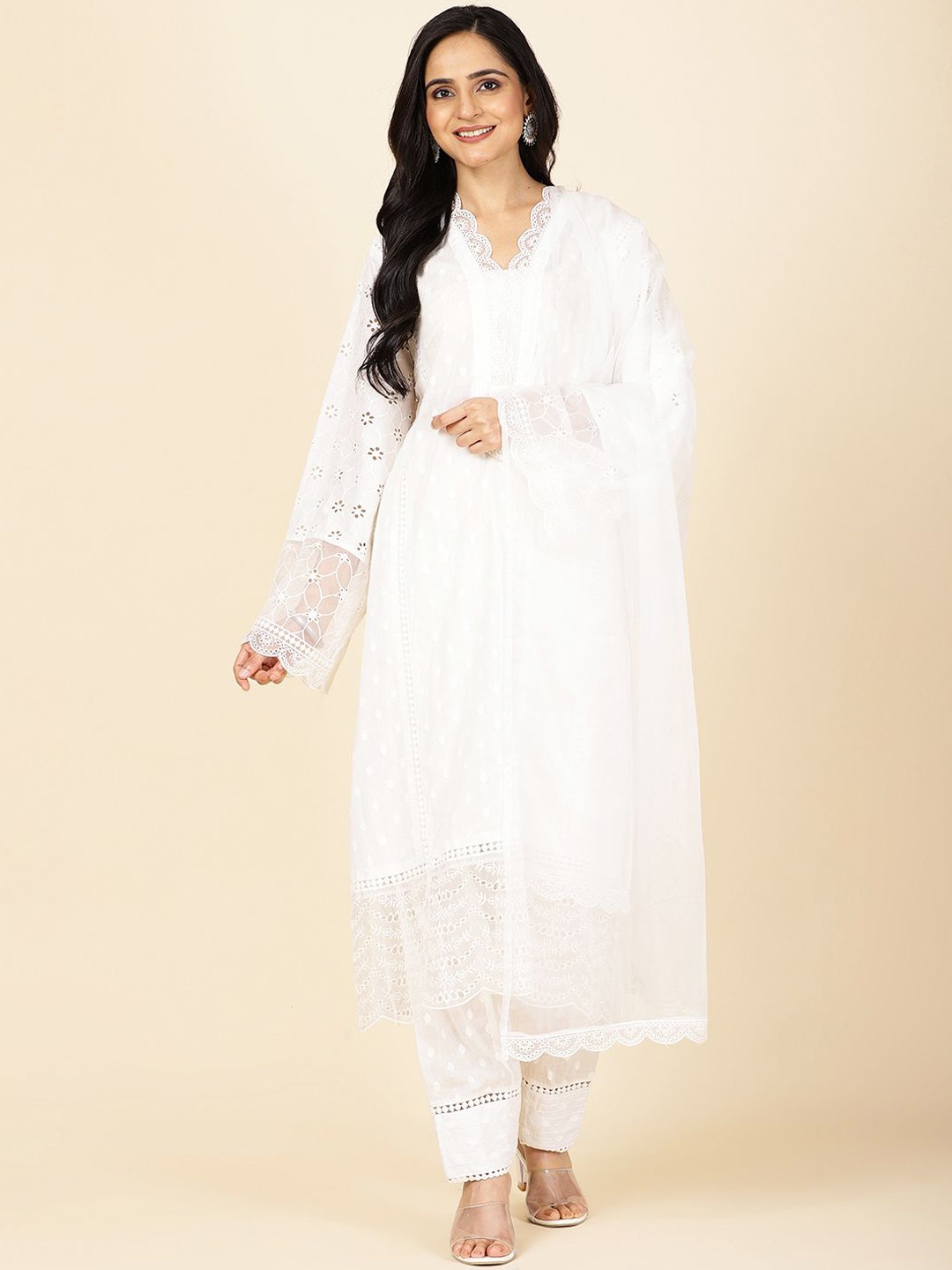 Meena Bazaar Women Floral Embroidered Regular Thread Work Kurta with Trousers & With Dupatta, White
Meena Bazaar Women Floral Embroidered Regular Thread Work Kurta with Trousers & With Dupatta, White